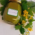 Crema din rostopască pentru îngrijirea pielii, un produs natural eficient.