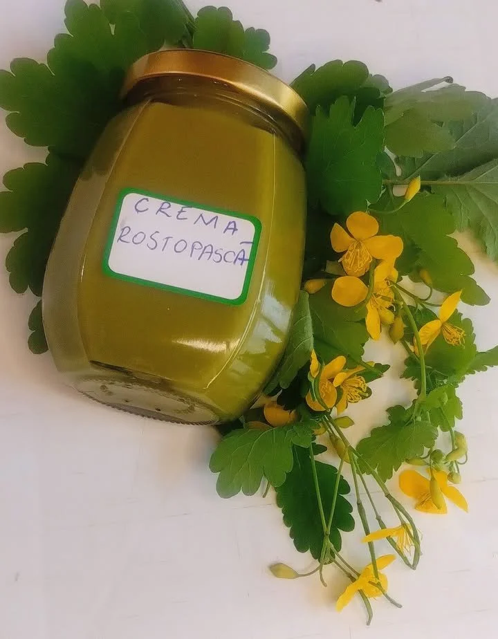 Crema din rostopască pentru îngrijirea pielii, un produs natural eficient.