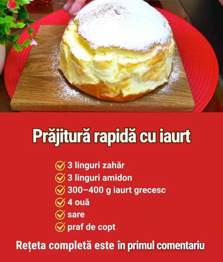 Prăjitură rapidă cu iaurt, gustoasă și pufoasă, servită pe o farfurie albă.