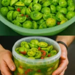 Salată cu roșii verzi proaspete, servită într-un bol colorat.